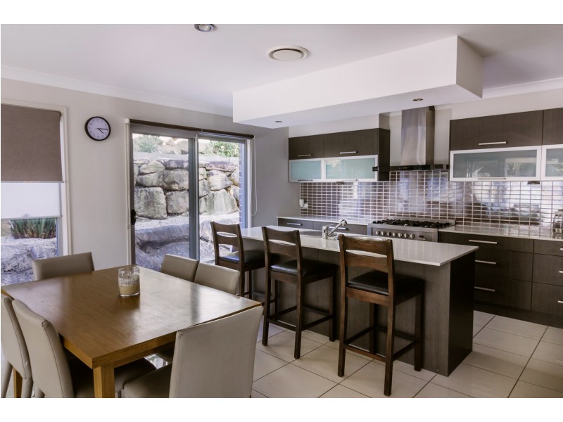 10 Barcoo Street, Pacific Pines QLD 4211