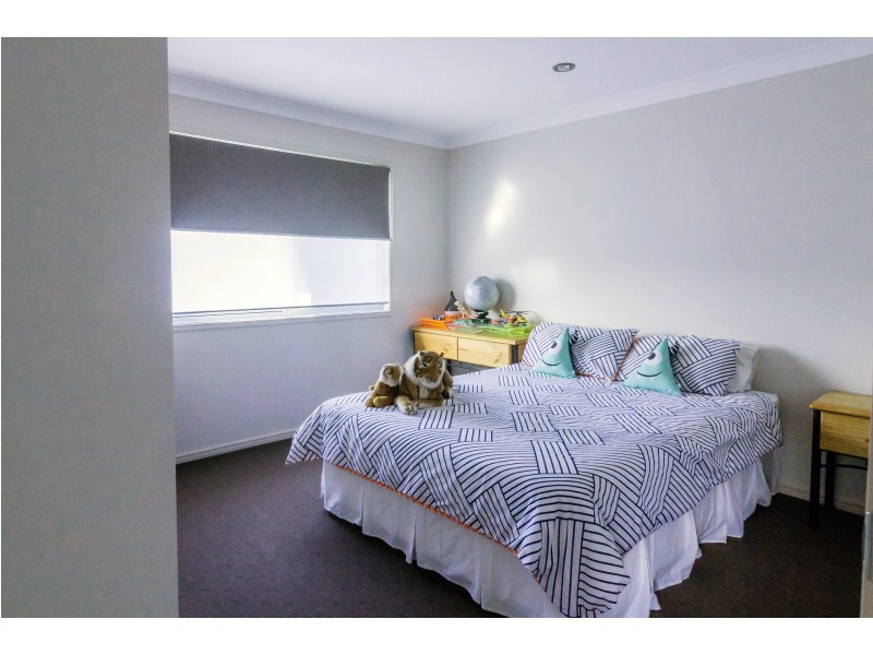 10 Barcoo Street, Pacific Pines QLD 4211