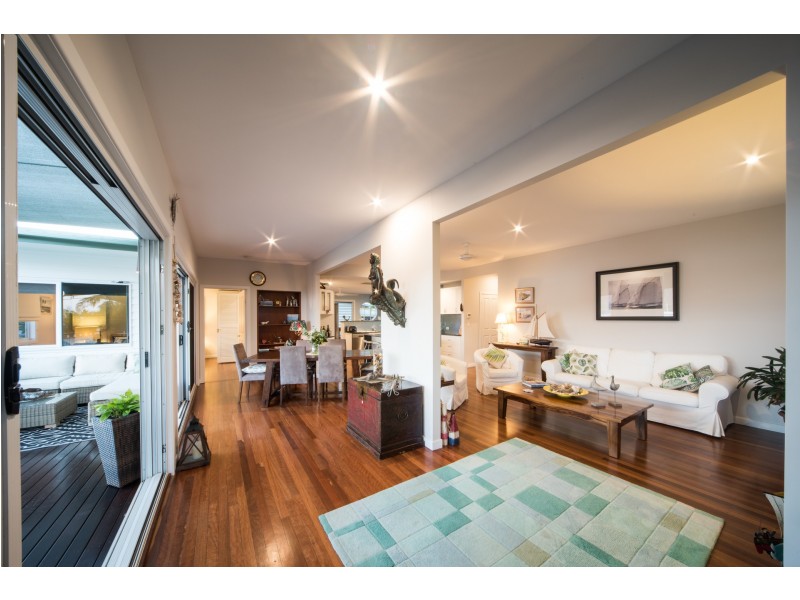 8 Oceanview Avenue, Airlie Beach QLD 4802