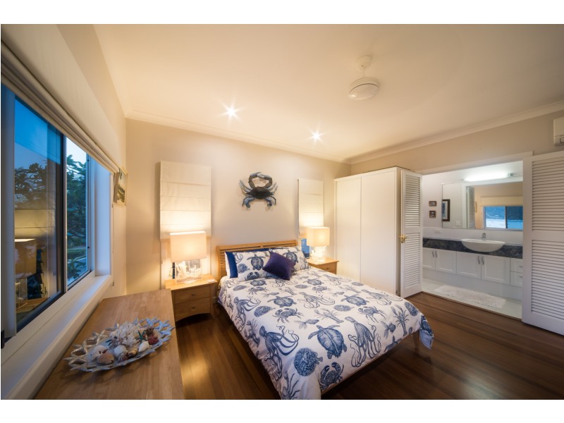 8 Oceanview Avenue, Airlie Beach QLD 4802