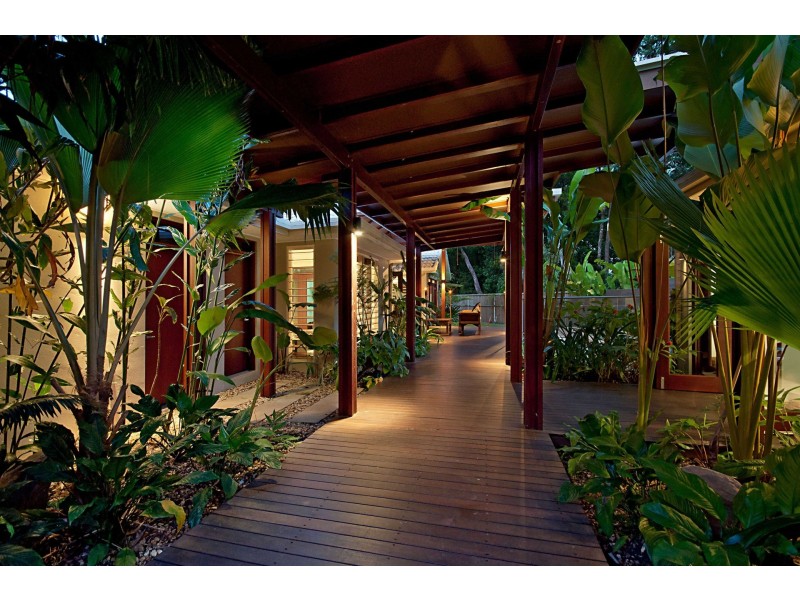 Casa Tropicana/4 Seclusion Drive, Palm Cove QLD 4879