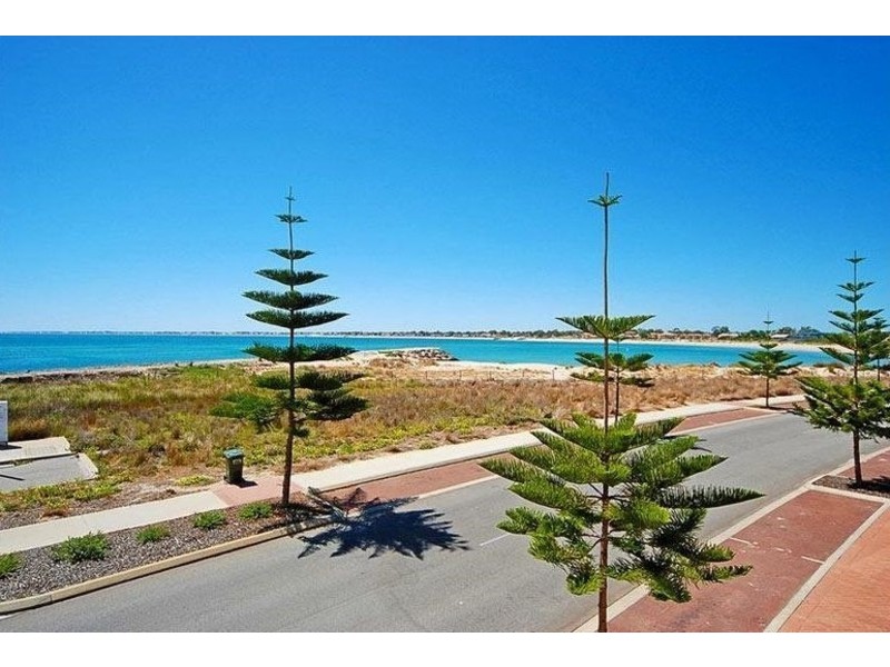 4/51 Breakwater Parade, Mandurah WA 6210