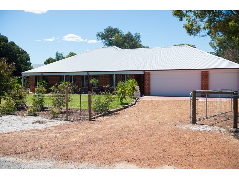 19 Bagley Street, Muchea WA 6501