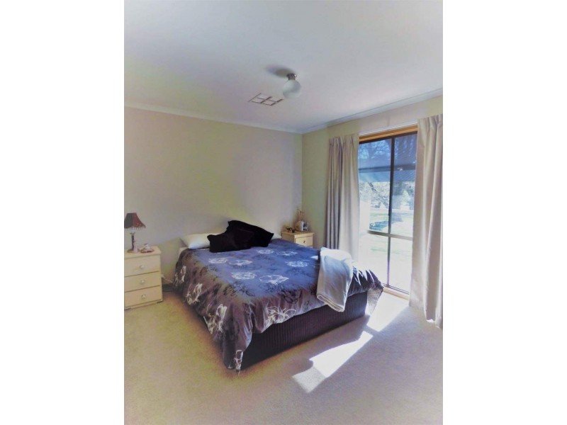 8 Brooke Street, Towong VIC 3707