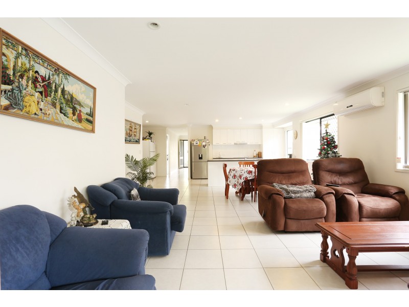 4 Parkview Drive, Little Mountain QLD 4551