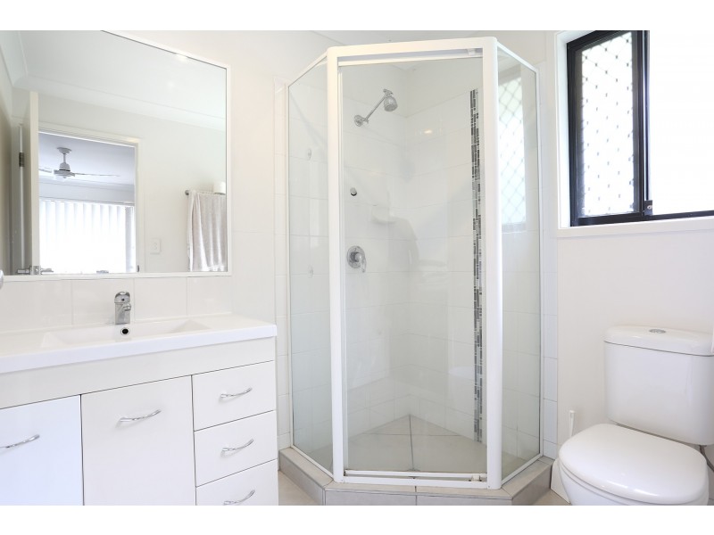 4 Parkview Drive, Little Mountain QLD 4551