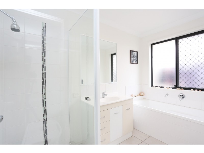 4 Parkview Drive, Little Mountain QLD 4551