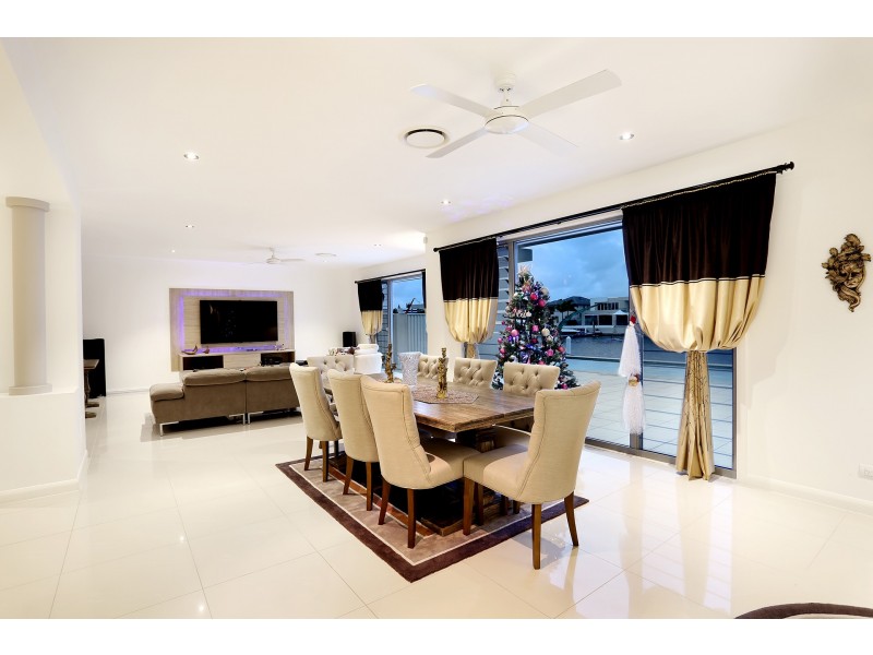 8 Westholme Circuit, Pelican Waters QLD 4551