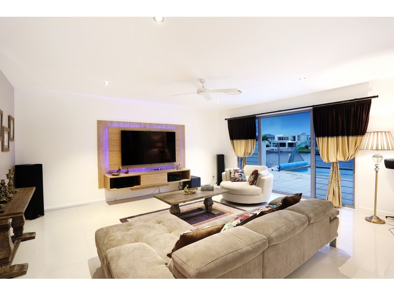 8 Westholme Circuit, Pelican Waters QLD 4551