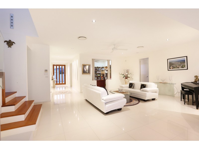 8 Westholme Circuit, Pelican Waters QLD 4551