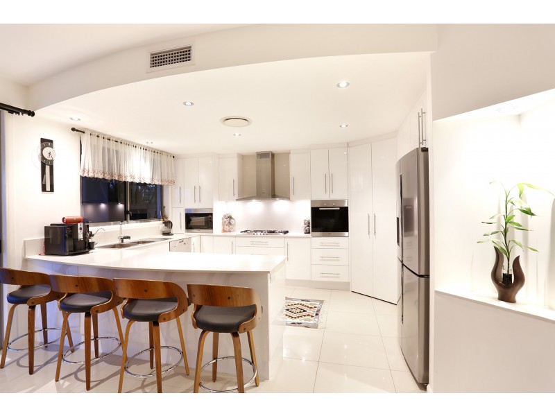 8 Westholme Circuit, Pelican Waters QLD 4551