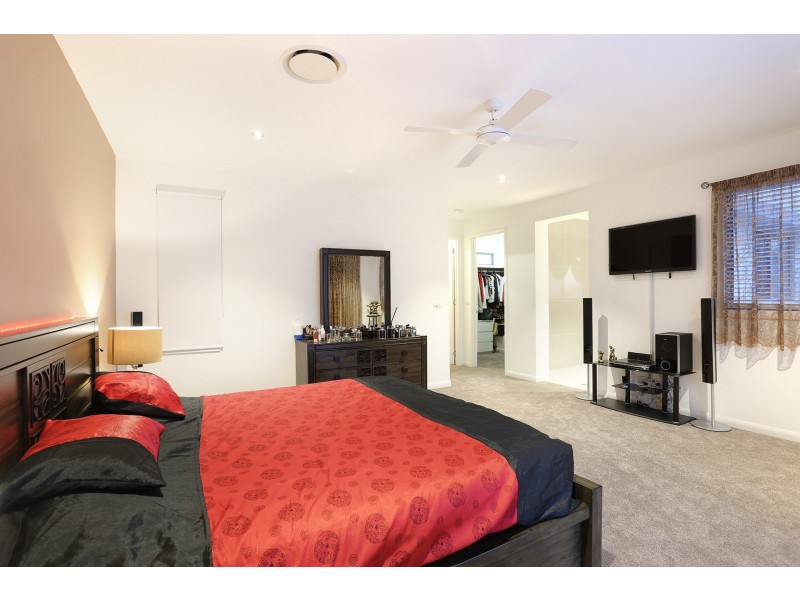 8 Westholme Circuit, Pelican Waters QLD 4551