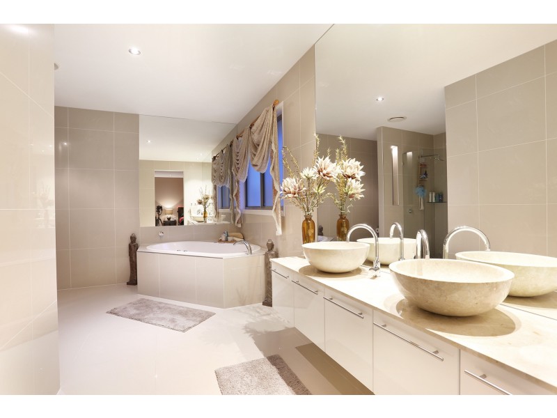 8 Westholme Circuit, Pelican Waters QLD 4551