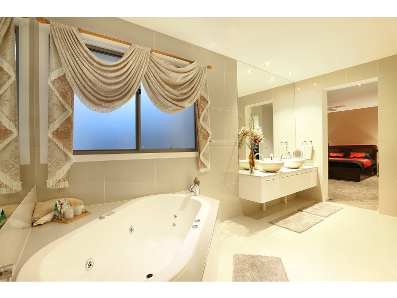 8 Westholme Circuit, Pelican Waters QLD 4551