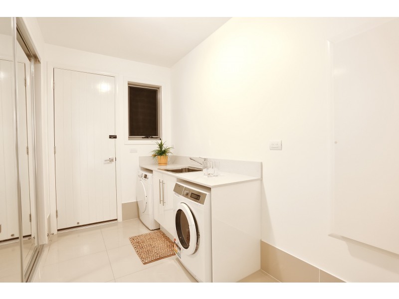 8 Westholme Circuit, Pelican Waters QLD 4551