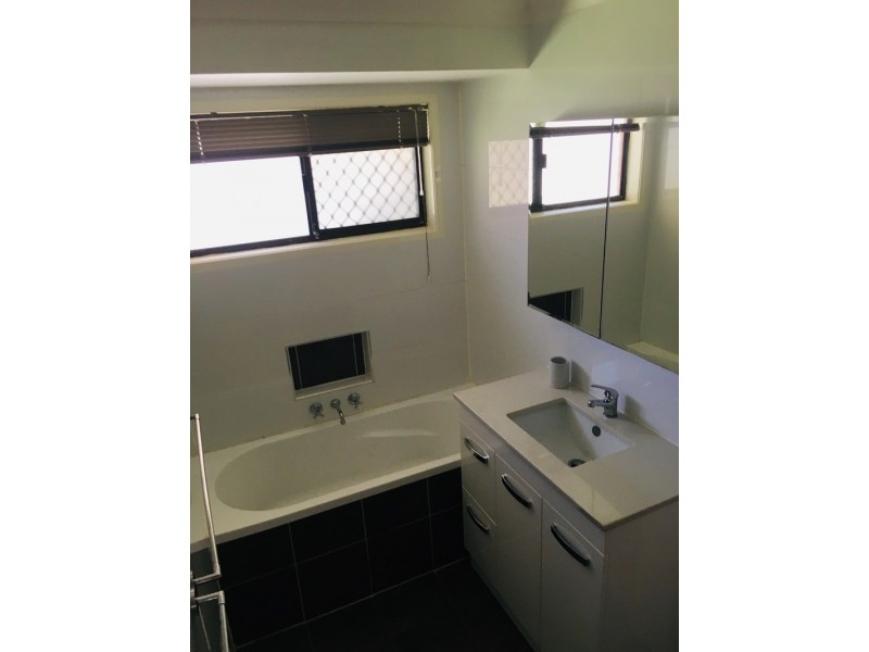 8 Coomville Crescent, Nerang QLD 4211