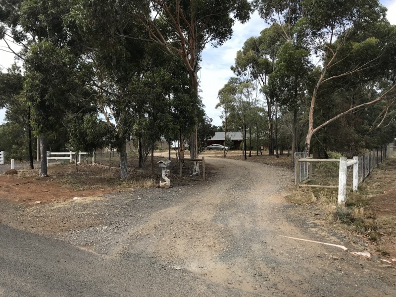 2/11 The Welkin Trail, Kurunjang VIC 3337