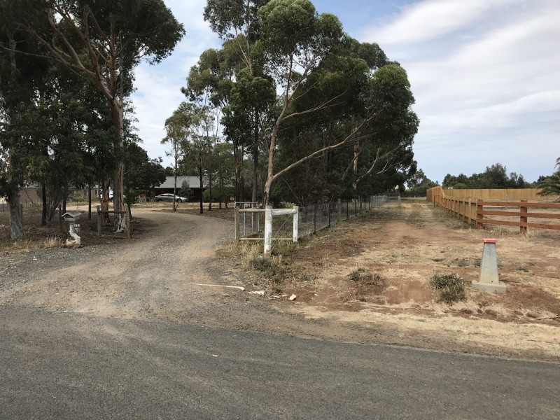 2/11 The Welkin Trail, Kurunjang VIC 3337