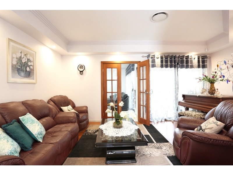 8 Zachary Court, Hillcrest QLD 4118