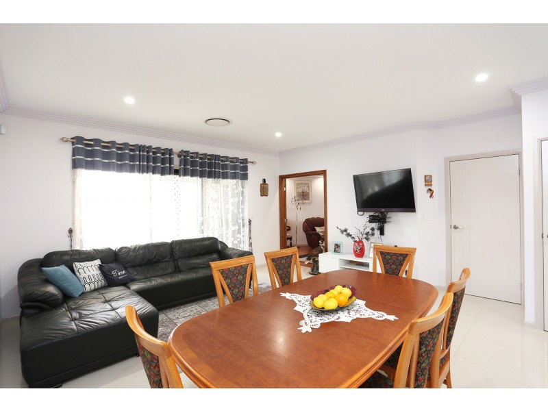 8 Zachary Court, Hillcrest QLD 4118