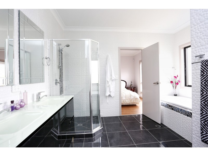 8 Zachary Court, Hillcrest QLD 4118