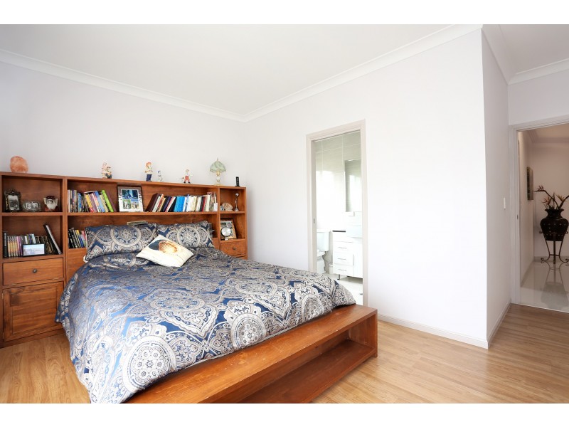 8 Zachary Court, Hillcrest QLD 4118