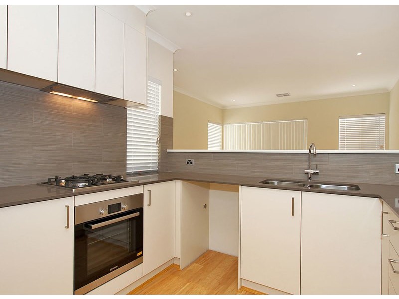 84 Mullaloo Drive, Kallaroo WA 6025