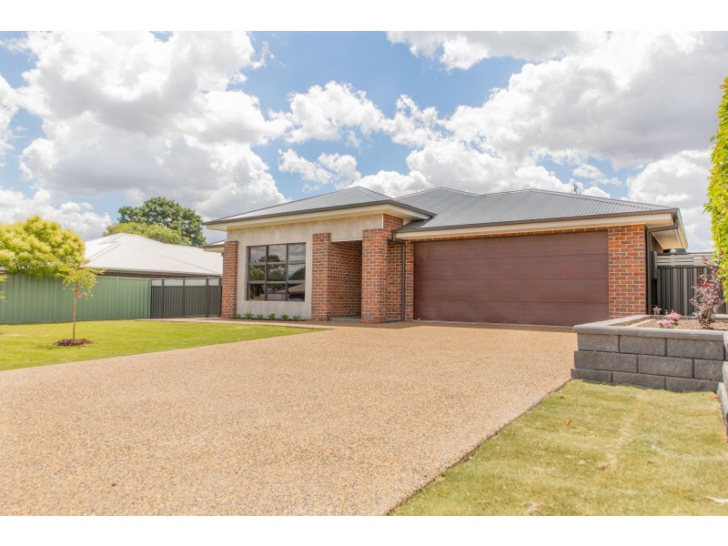 6 Augusta Avenue, Dubbo NSW 2830