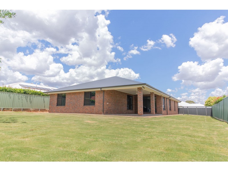 6 Augusta Avenue, Dubbo NSW 2830