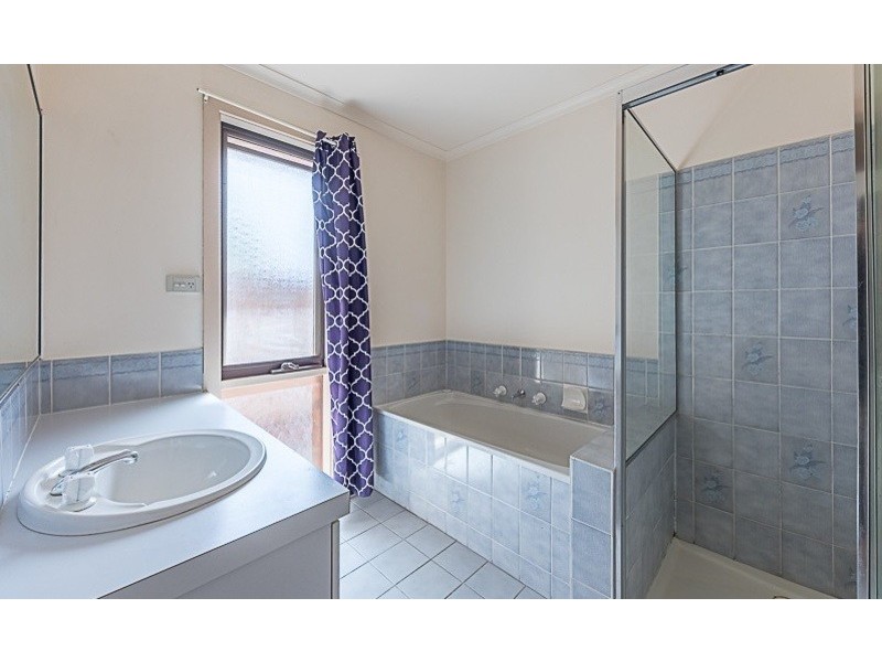 2 Scullin Court, Sunbury VIC 3429