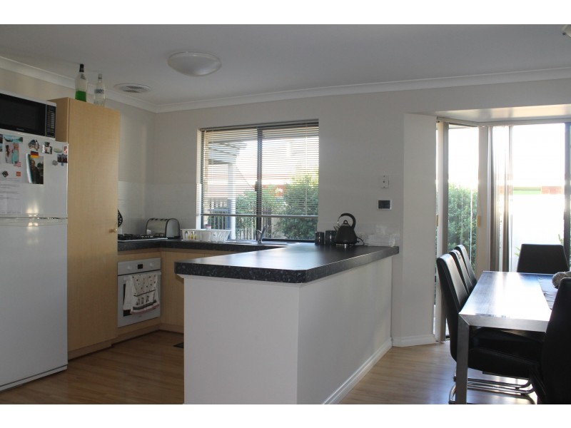 28 Narrier Close, South Guildford WA 6055