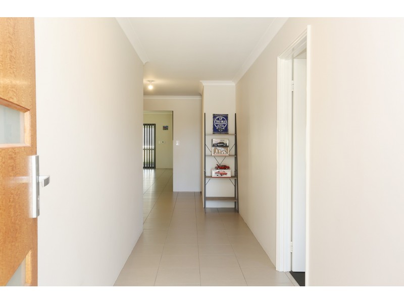 25 Salcombe Way, Warnbro WA 6169