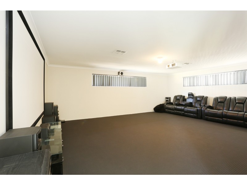 25 Salcombe Way, Warnbro WA 6169