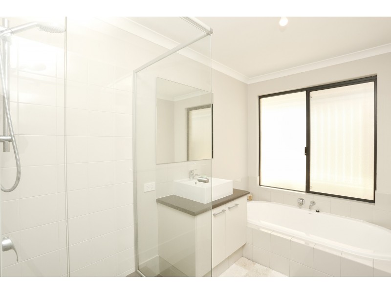 25 Salcombe Way, Warnbro WA 6169