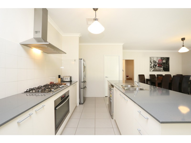 25 Salcombe Way, Warnbro WA 6169