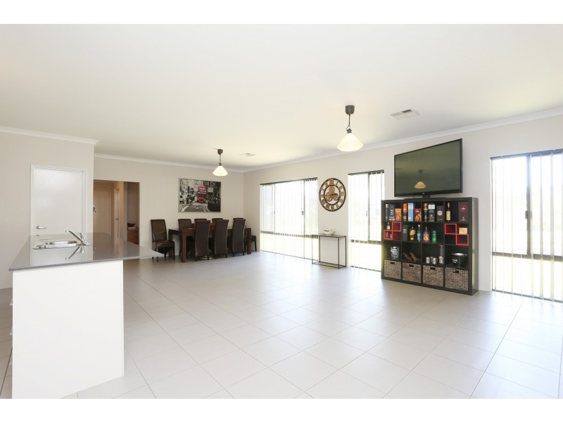 25 Salcombe Way, Warnbro WA 6169