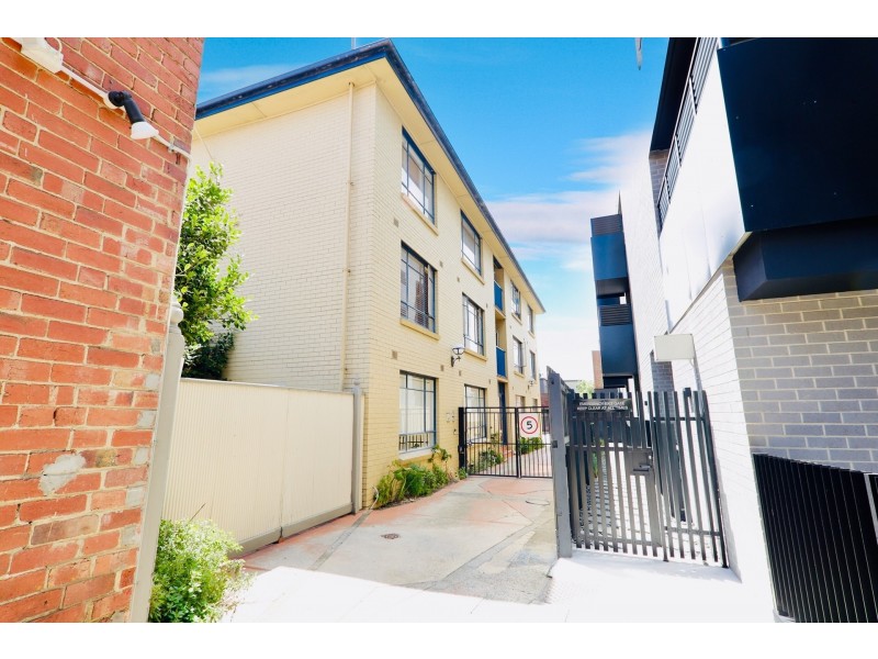 1/76 Carlisle Street, St Kilda VIC 3182