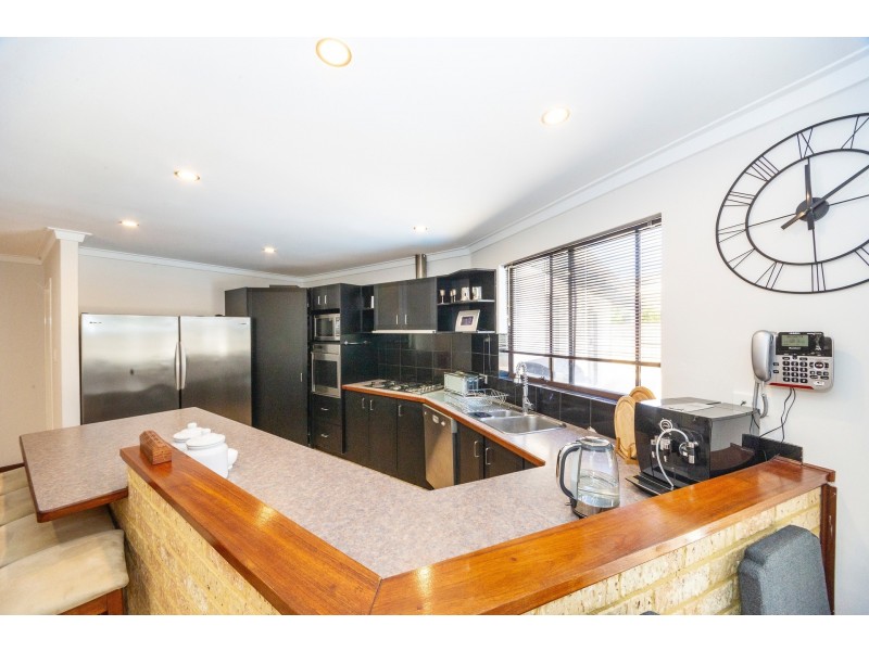 10 Crocus Way, Ferndale WA 6148