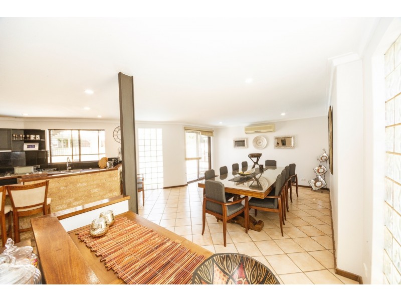 10 Crocus Way, Ferndale WA 6148