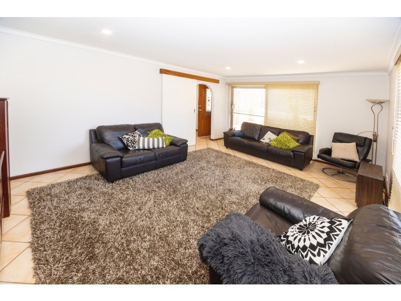 10 Crocus Way, Ferndale WA 6148