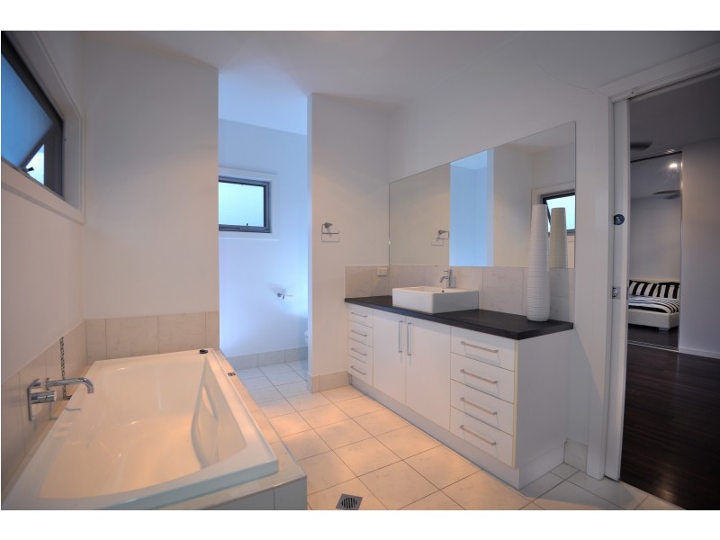 21 Orchard Way, Hamilton Valley NSW 2641