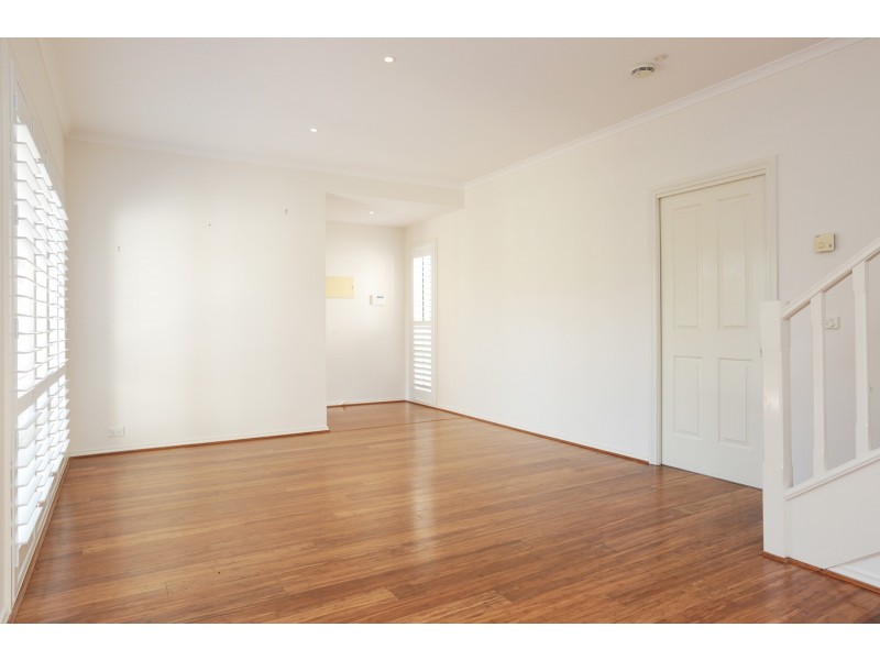 17 Lowess Lane, Sanctuary Lakes VIC 3030