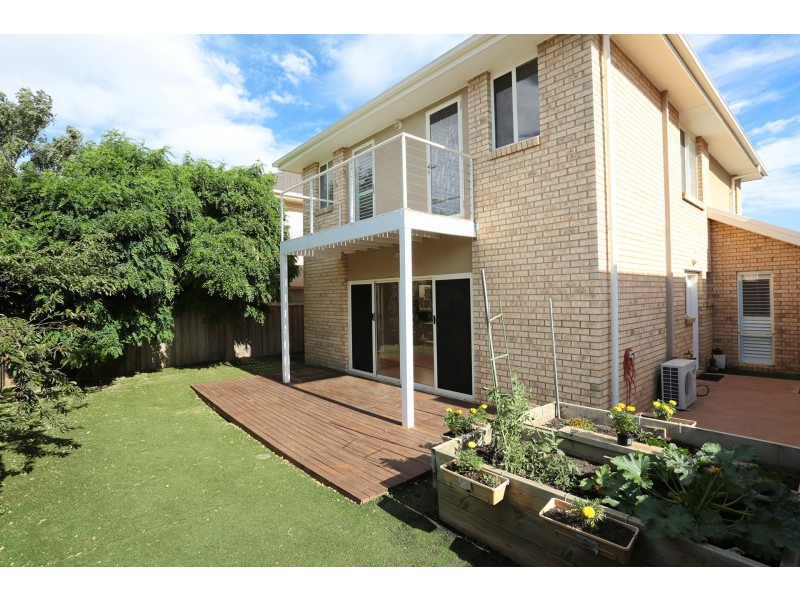 17 Lowess Lane, Sanctuary Lakes VIC 3030