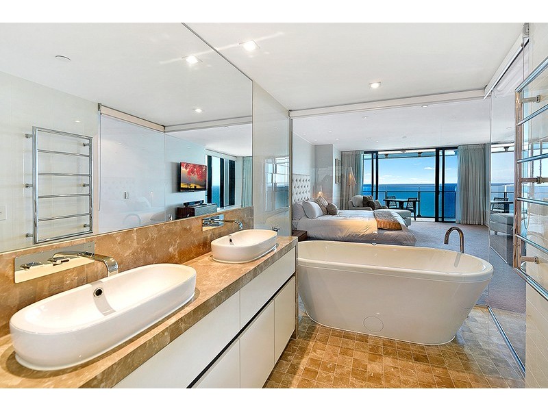 4102/4 The Esplanade, Surfers Paradise QLD 4217