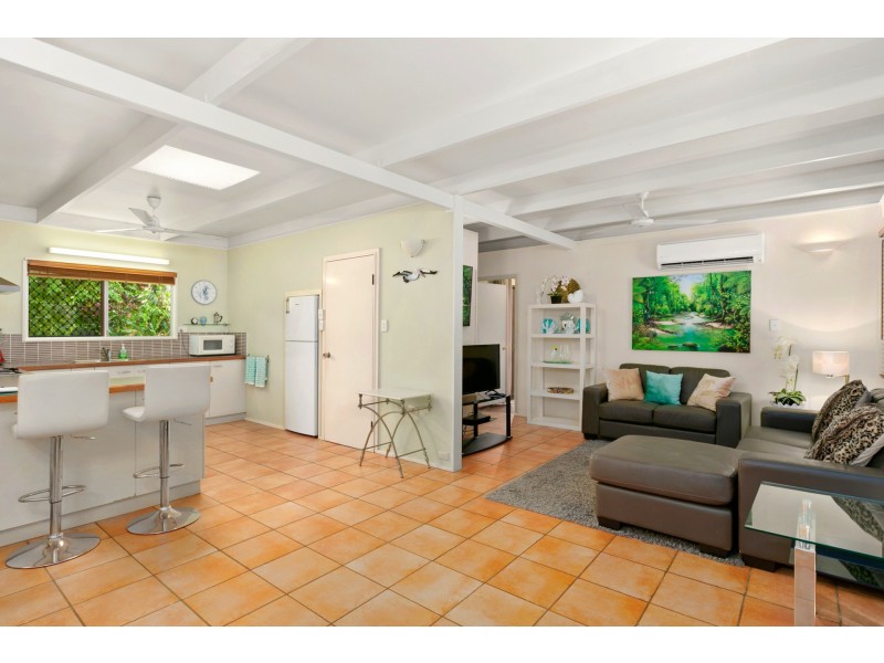 51 Veivers Road, Palm Cove QLD 4879