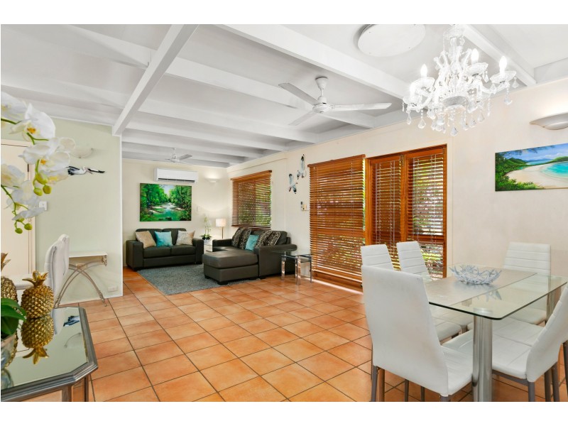 51 Veivers Road, Palm Cove QLD 4879