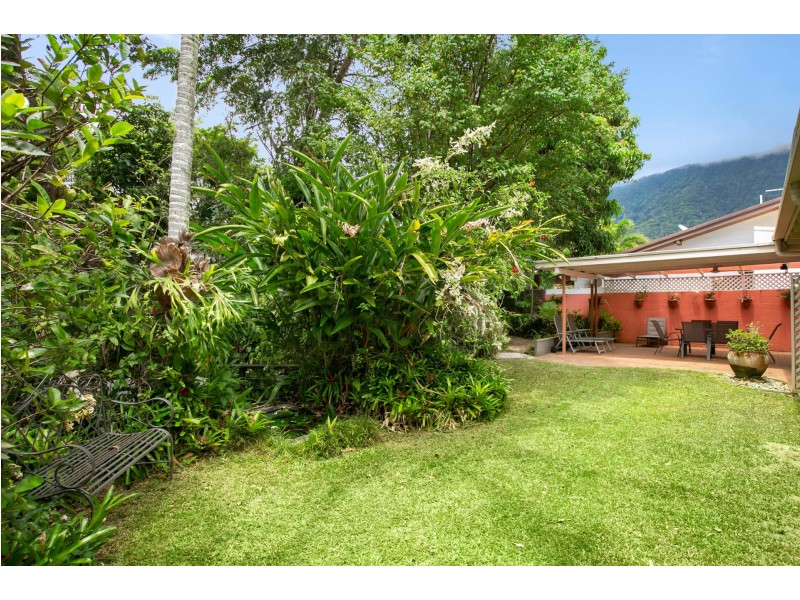51 Veivers Road, Palm Cove QLD 4879