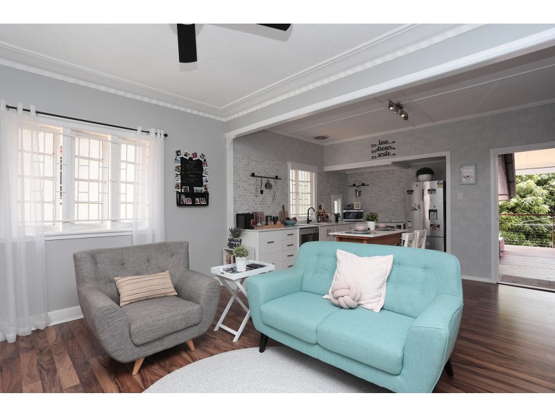 10 Burn Street, Camp Hill QLD 4152