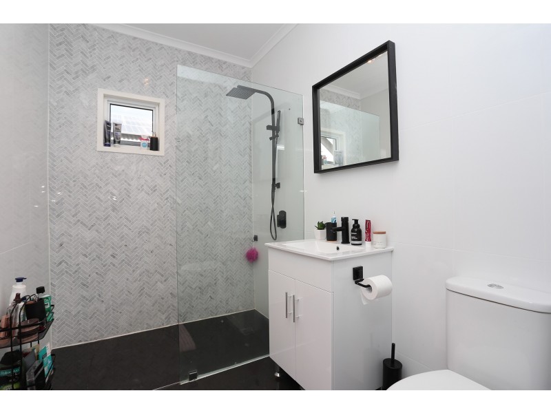 10 Burn Street, Camp Hill QLD 4152