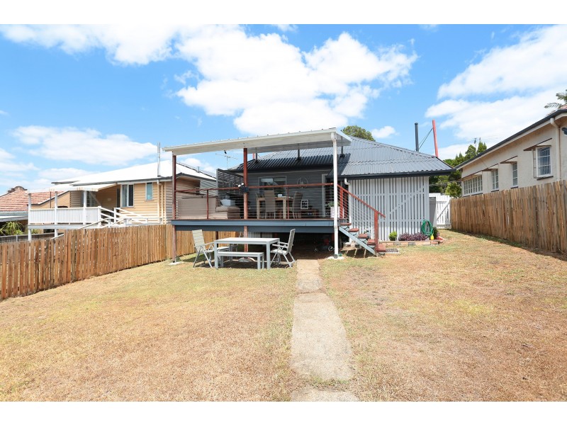 10 Burn Street, Camp Hill QLD 4152